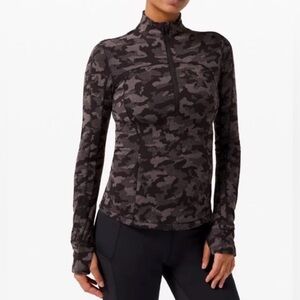 Lululemon Women’s 2 Run Briskly 1/2‎ Zip Camo Black Lunar Rock Long Sleeve Shirt